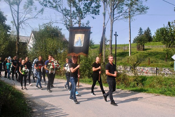 146_Pohřební průvod v Pojaně Mikuli